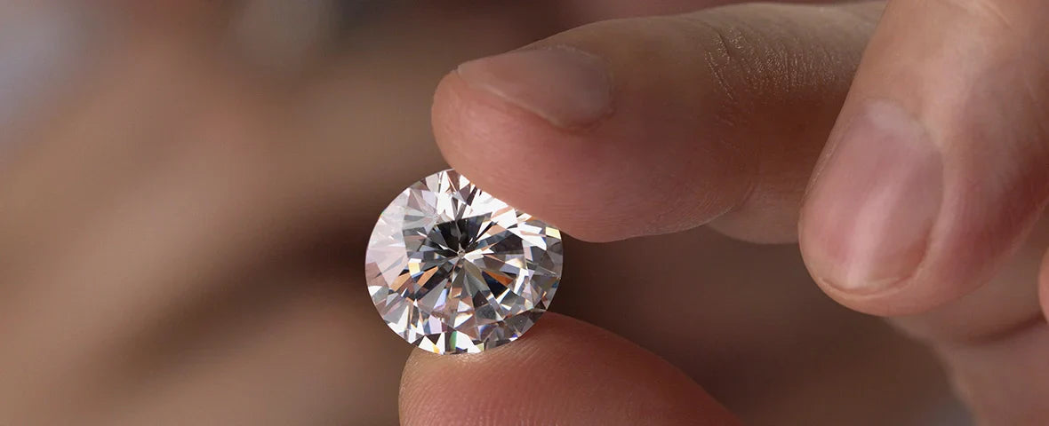 How to assess diamond clarity? Learn the 4Cs method