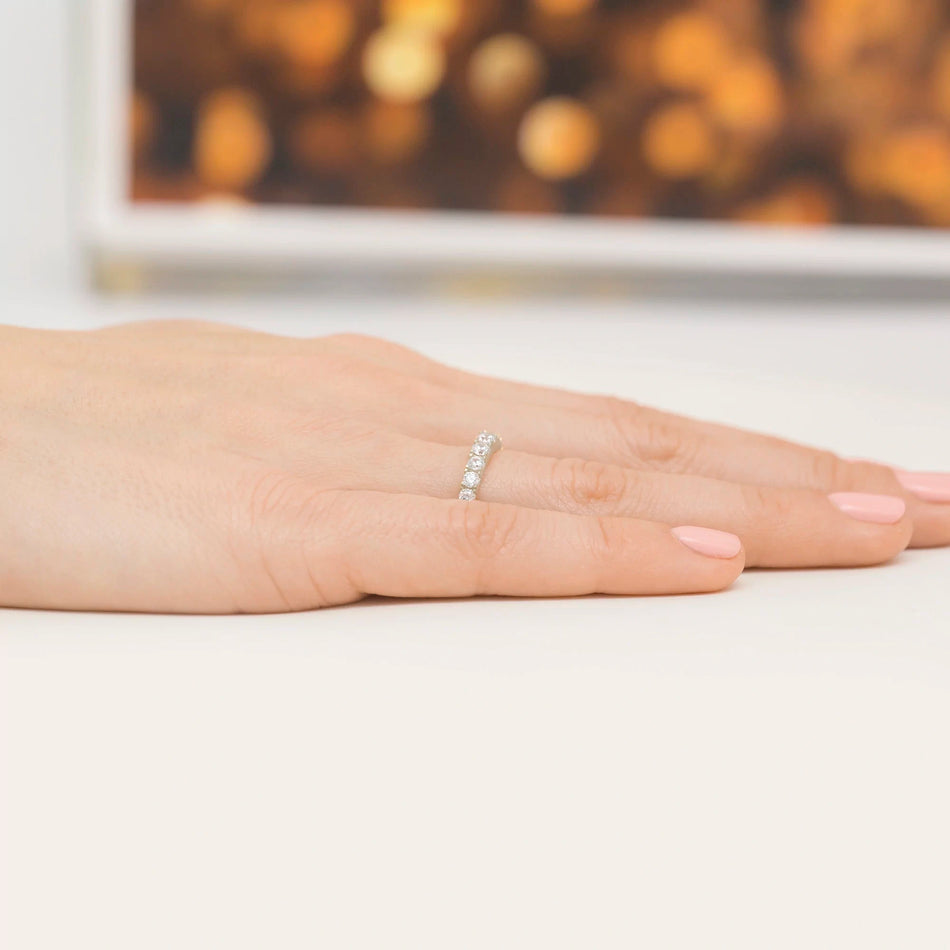 Stříbrný prsten se zirkony