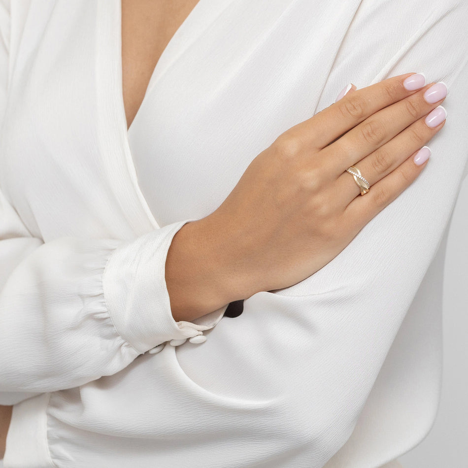 Zlatý prsteň so zirkónmi vlnky