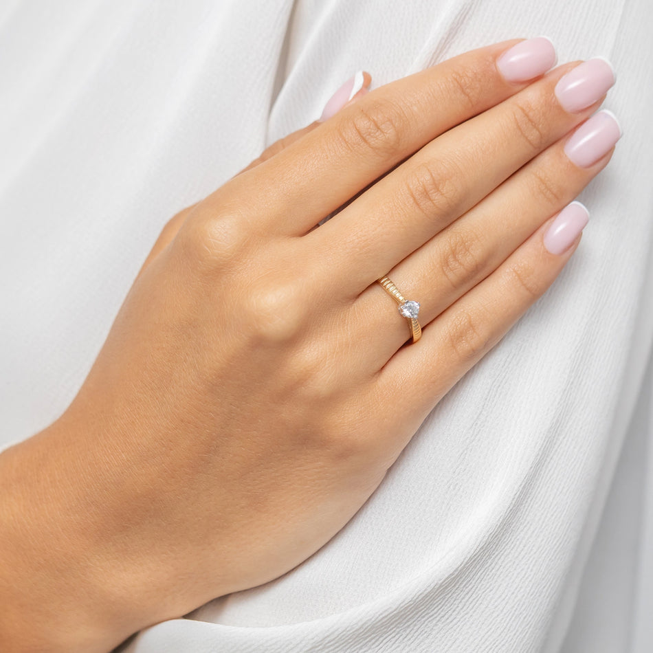 Zlatý prsten se zirkony