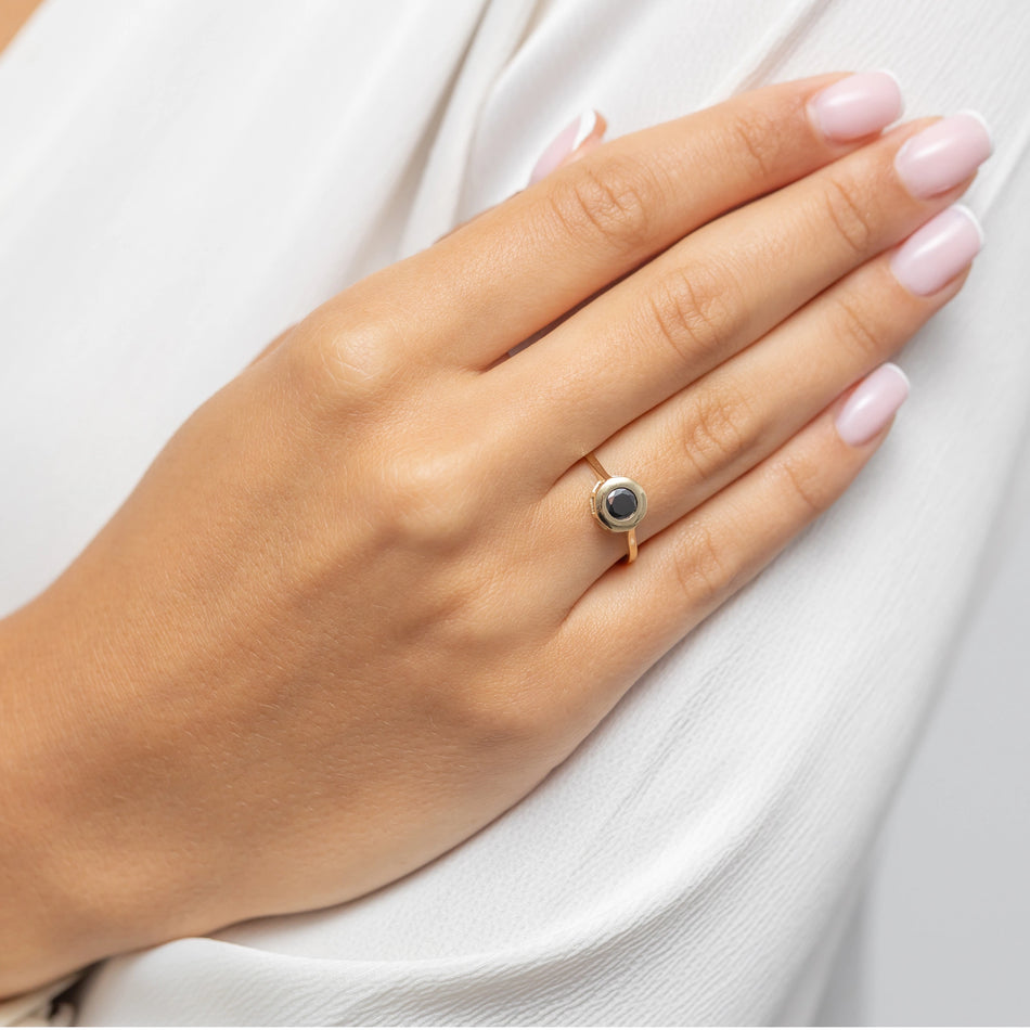 Zlatý prsten se zirkony