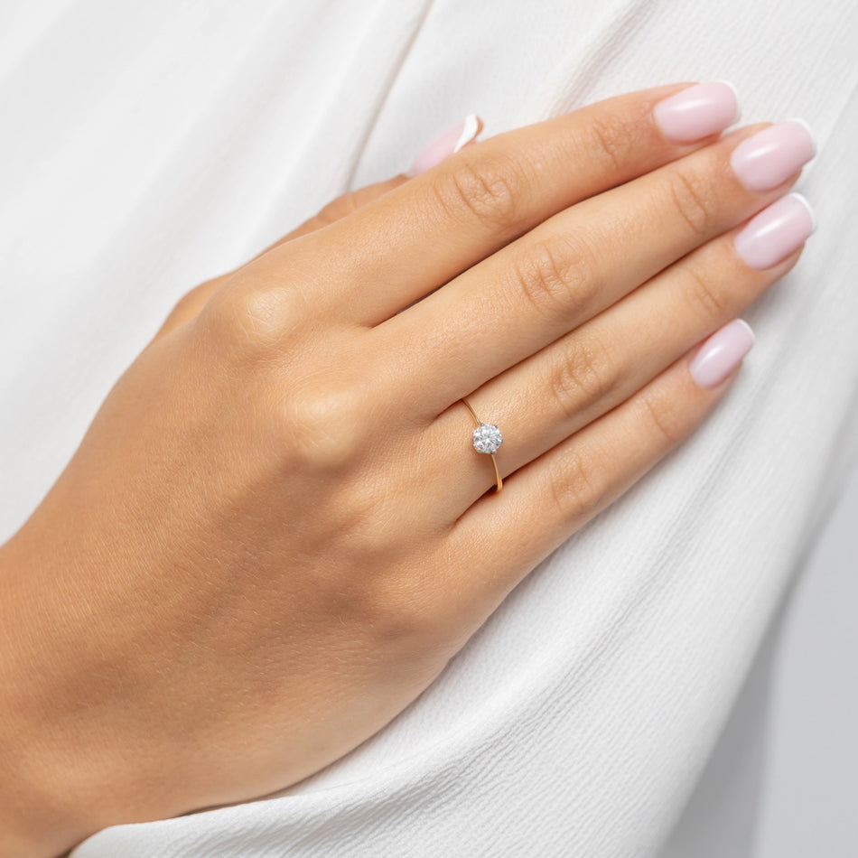 Zlatý prsten se zirkony