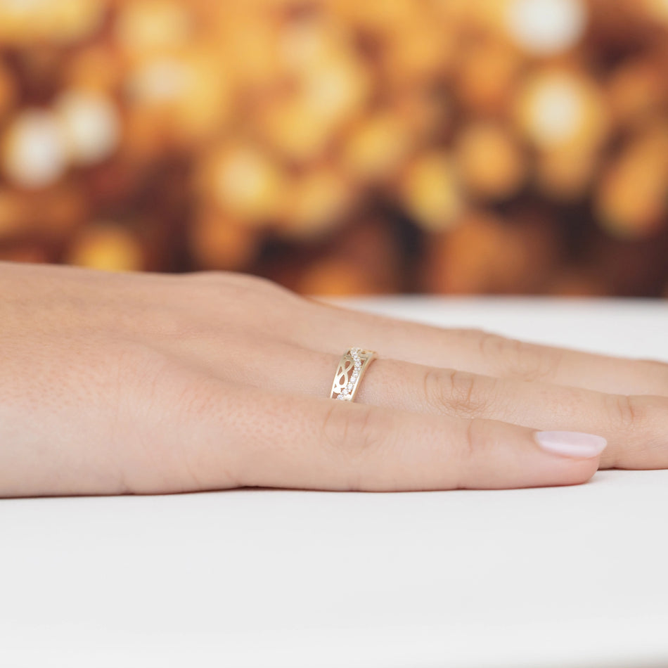 Zlatý prsteň so zirkónmi Infinity