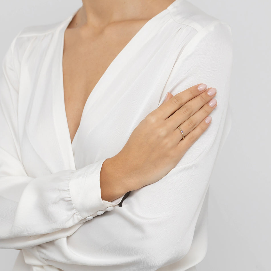 Zlatý prsten s fialovými zirkonovými korálky