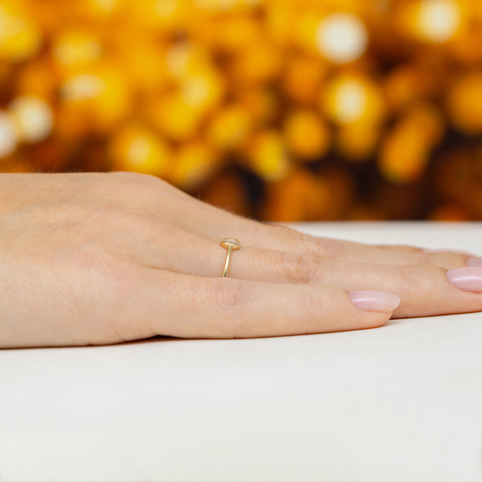 Goldring mit Zirkonia-Tropfen