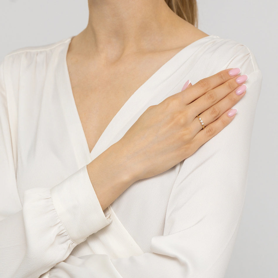 Zlatý prsten s perlou a zirkonií