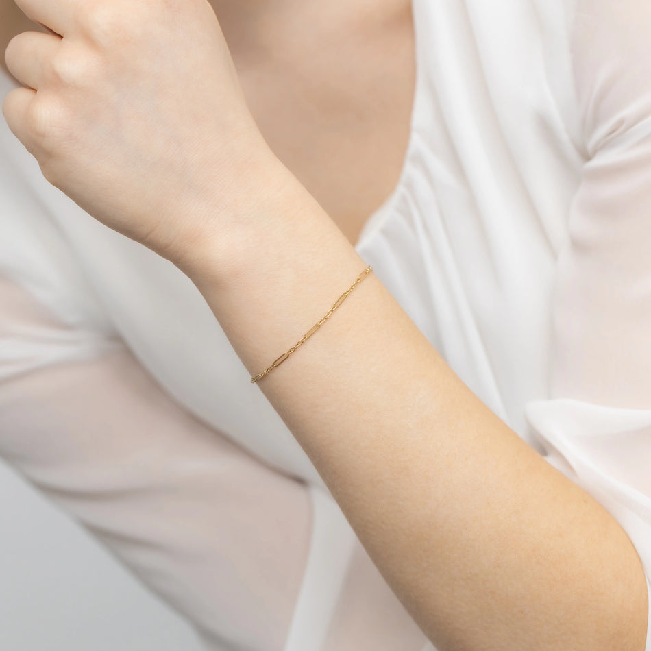 Goldarmband mit breiten Gliedern