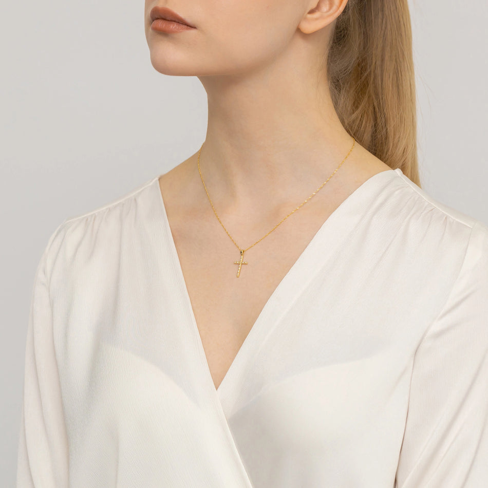 Zlatý křížový přívěsek se zirkony