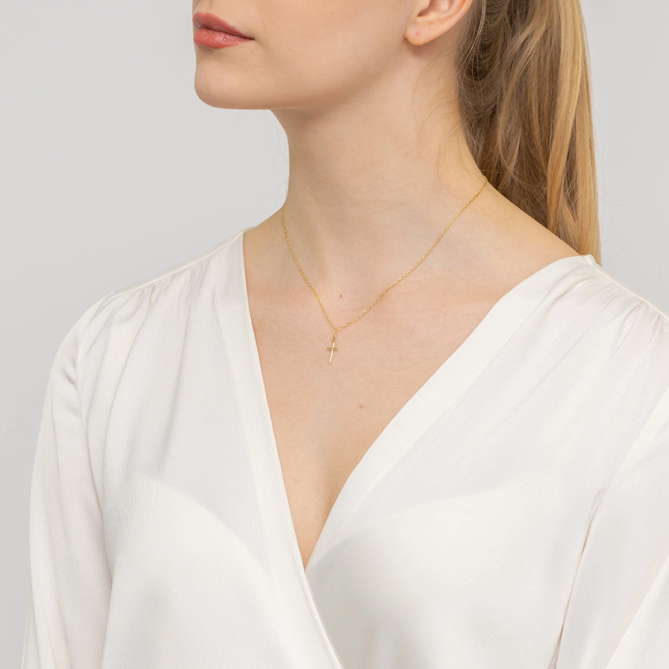 Zlatý křížový přívěsek