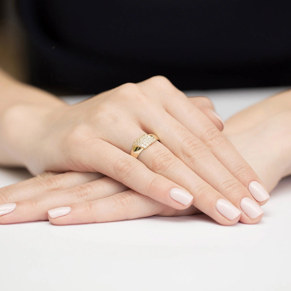 Zlatá sada prstenů se zirkony