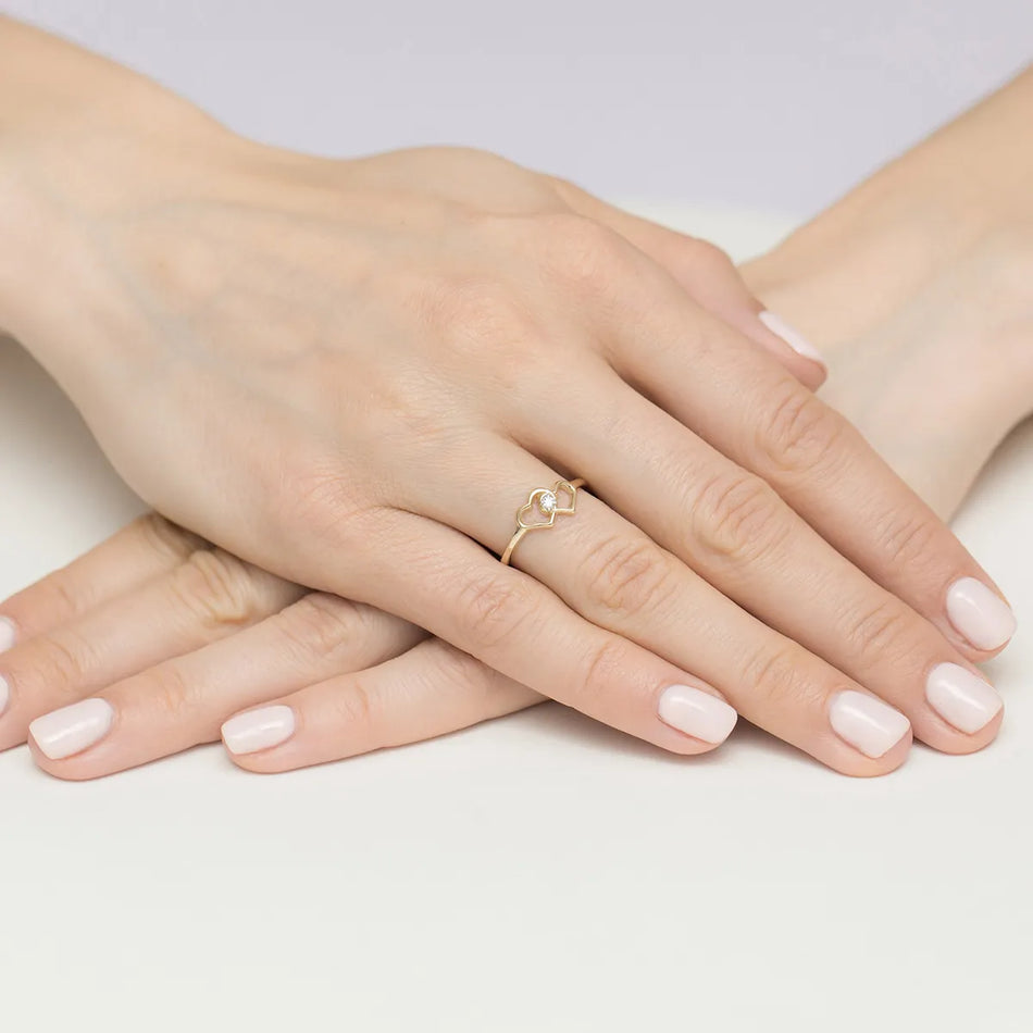 Zlatý prsteň so zirkónmi srdce