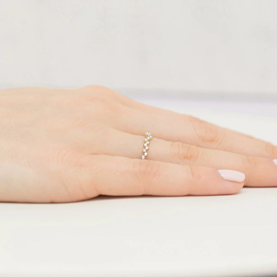 Zlatý prsteň so zirkónmi Zigzag