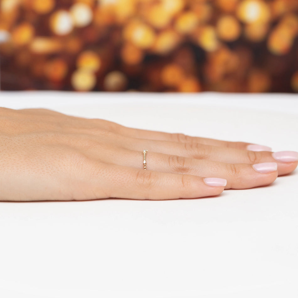 Zlatý prsten se zirkony a korálky