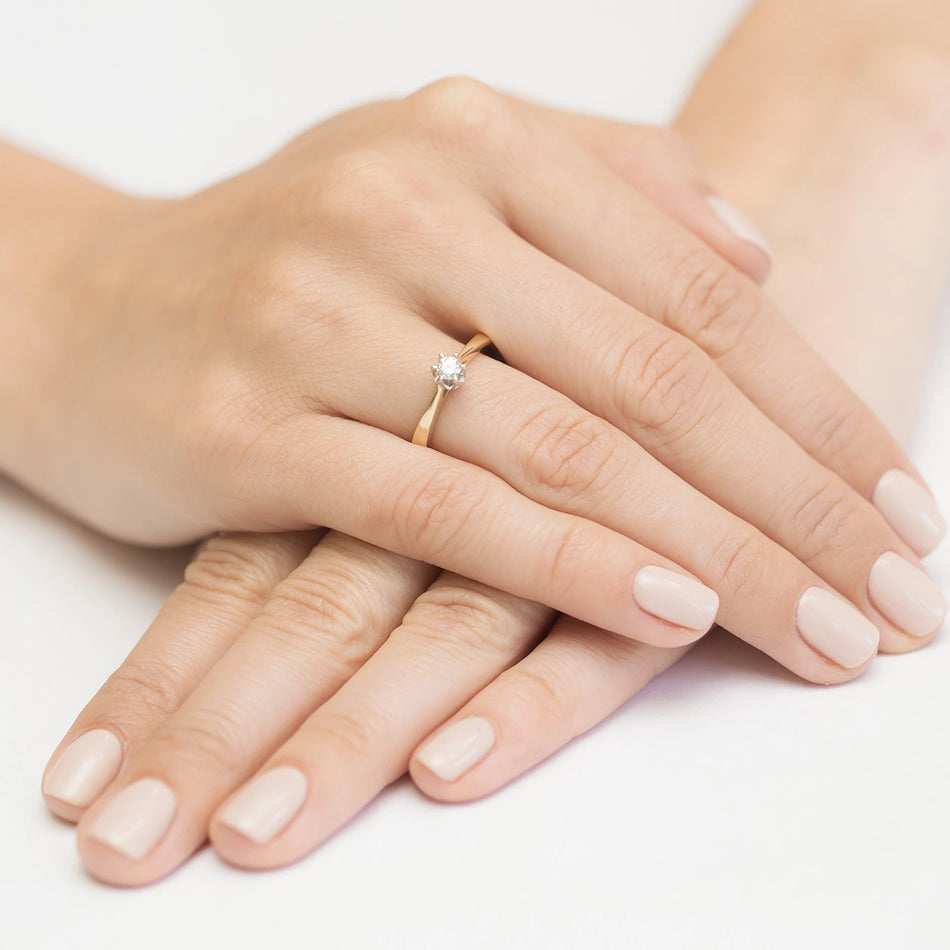 Goldring mit 0,12 ct Diamant