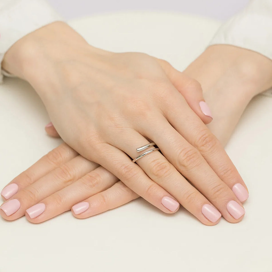 Stříbrný prsten se zirkony