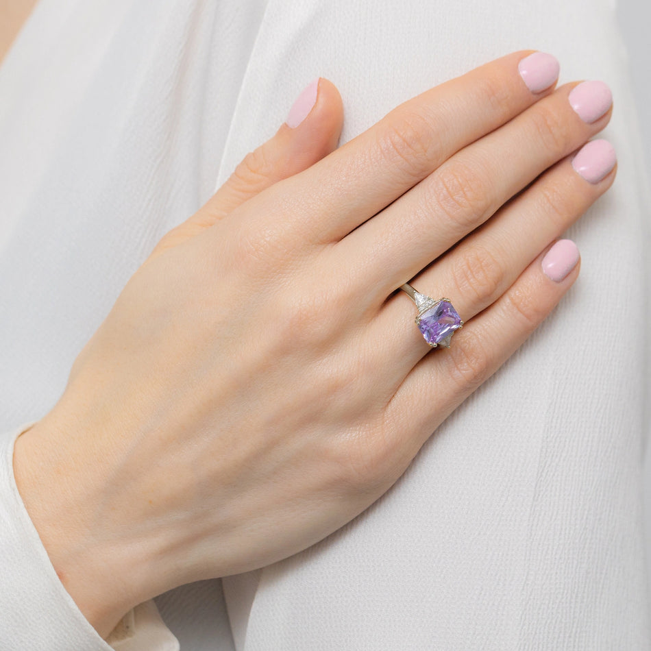 Stříbrný prsten se zirkony