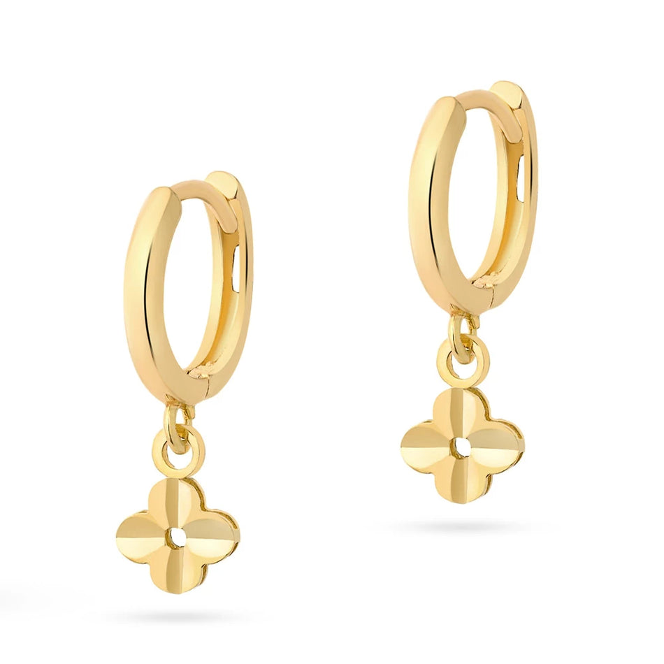 Zlaté kruhové zásuvacie náušnice štvorlístky kvety
