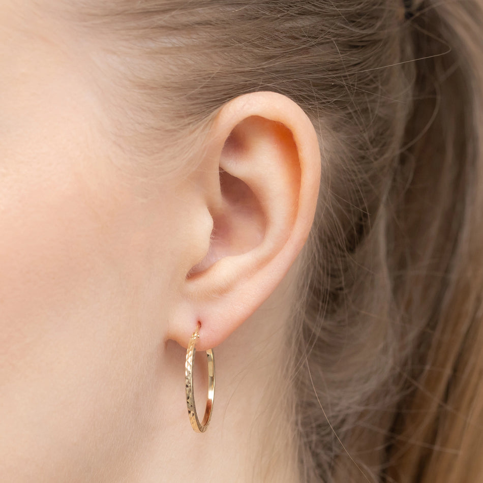 Zlaté kruhové zásuvacie náušnice