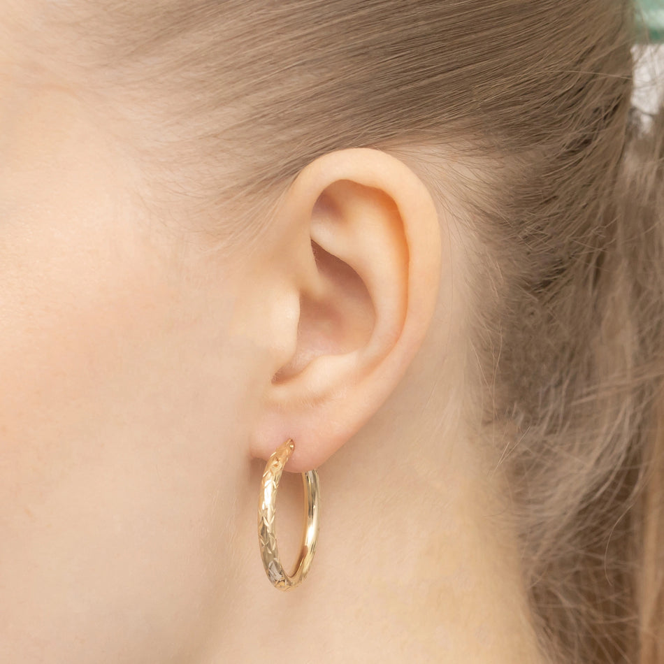 Zlaté kruhové zásuvacie náušnice