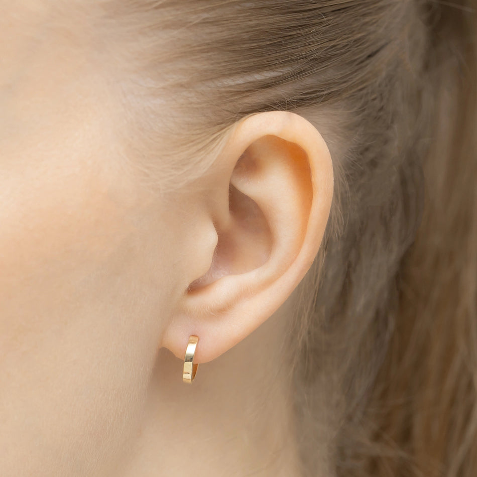 Zlaté kruhové zásuvacie náušnice