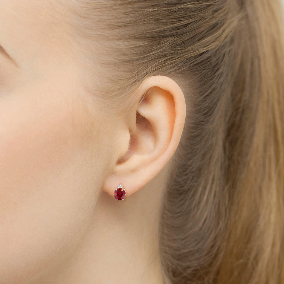 Zlaté náušnice s 0,60 ct rubínmi a 0,029 ct diamantmi