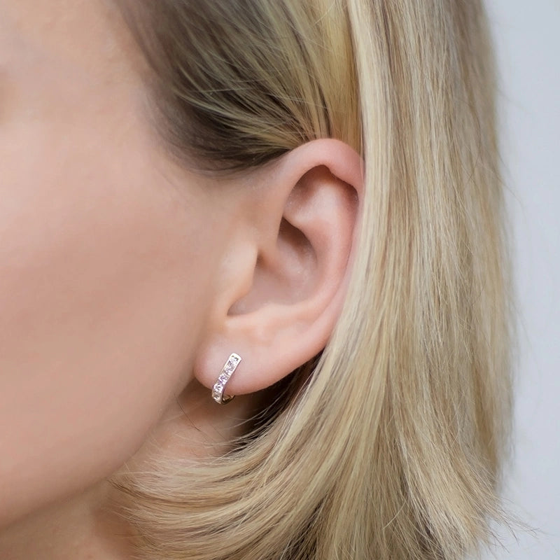 Zlaté náušnice s anglickým zapínáním se zirkony