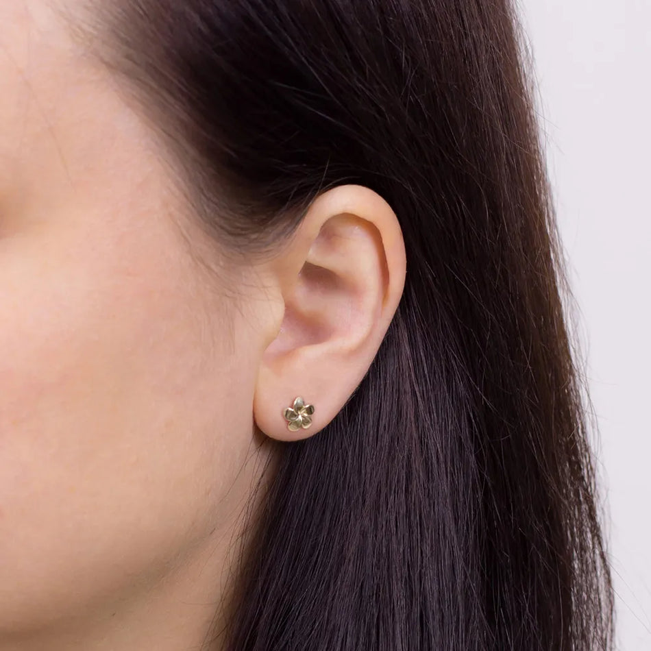 Zlaté náušnice květiny