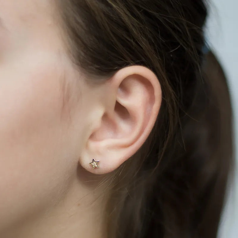 Dětské zlaté puzety se zirkony ve tvaru hvězdy