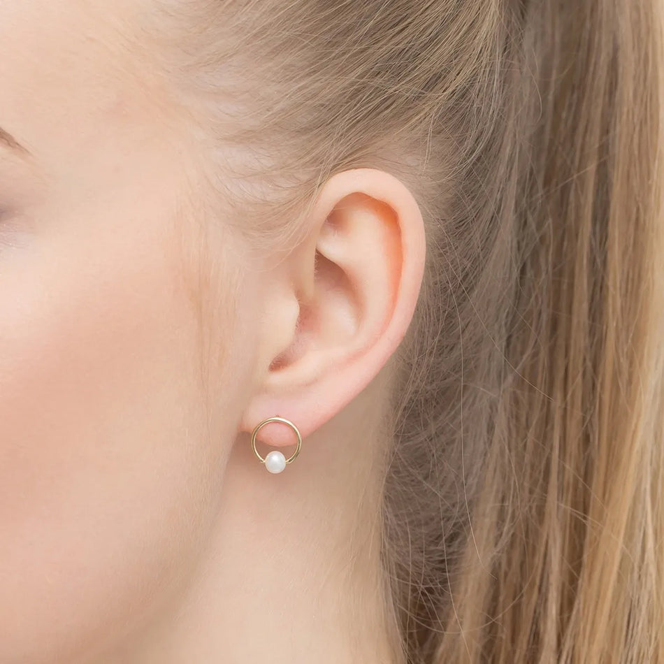 Vergoldete Silber Ohrstecker mit synthetischer Perle