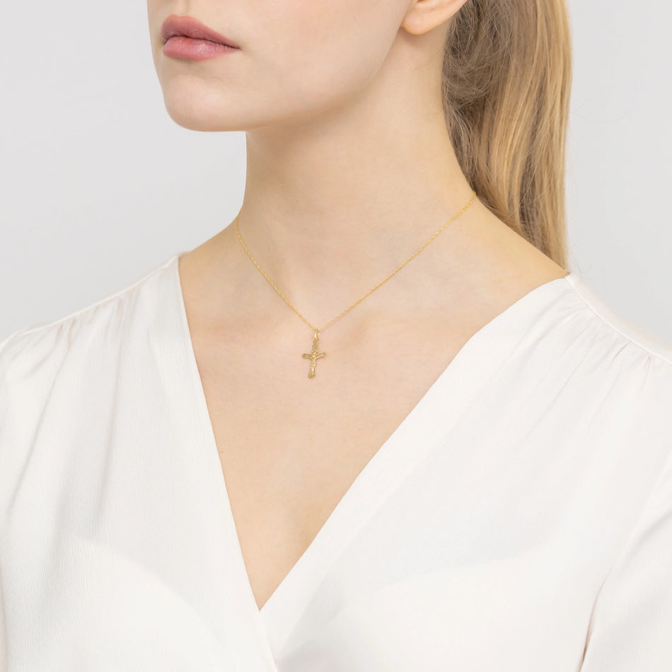 Zlatý křížový přívěsek s Ježíšem Kristem