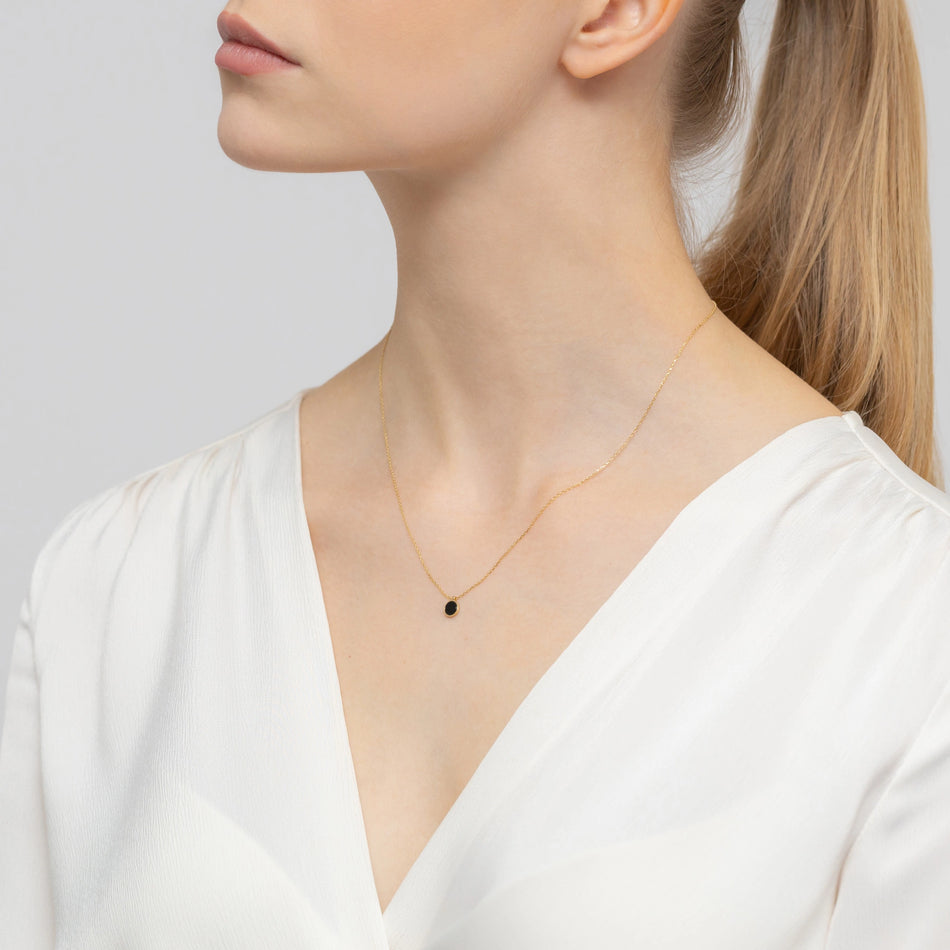 Goldkette mit schwarzem Achatstein