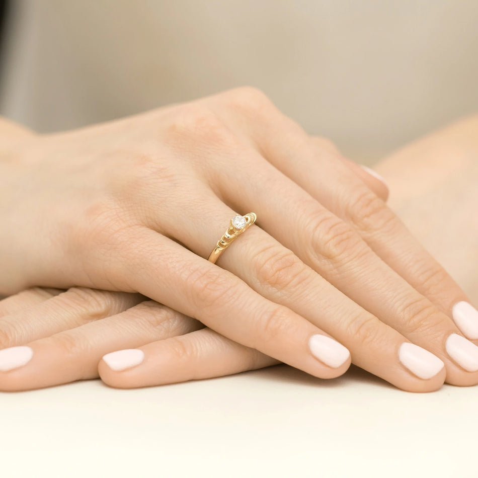 Goldring mit 0,15 ct Diamant