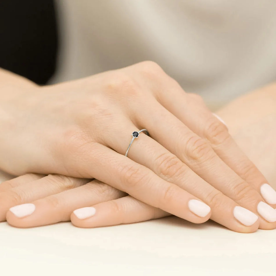 Zlatý prsten s černým diamantem 0,12 ct