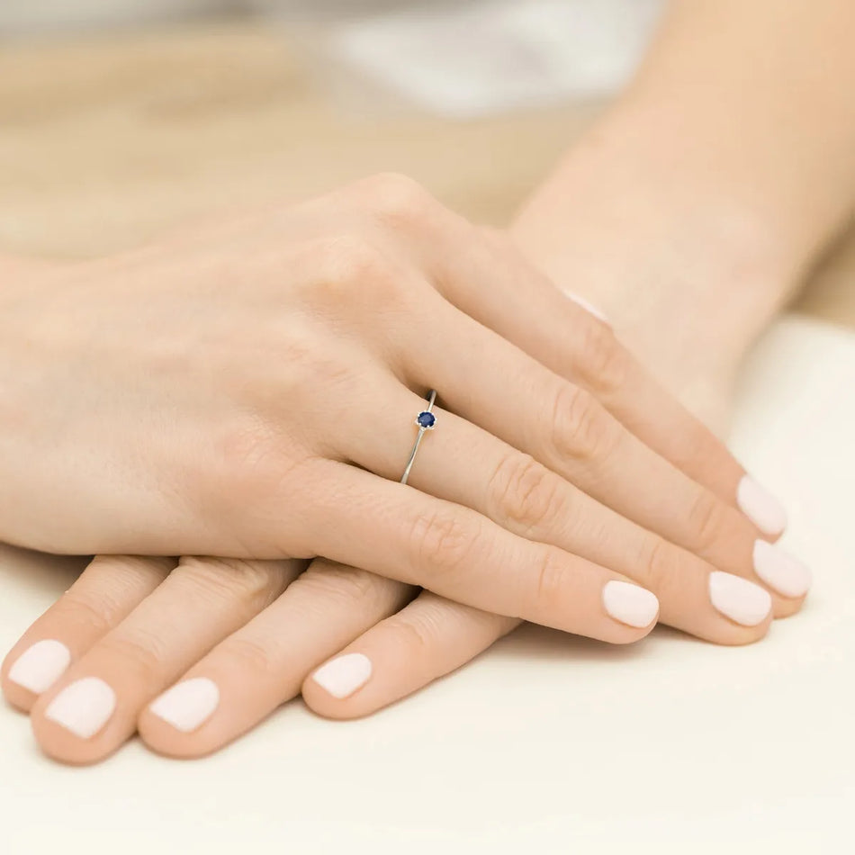 Goldring mit 0,15 ct Saphir