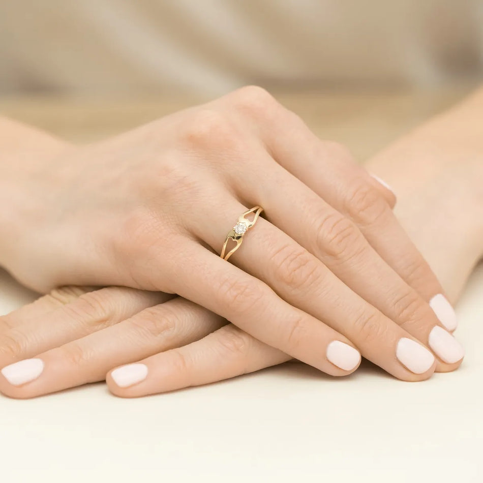 Goldring mit 0,03 ct Diamant