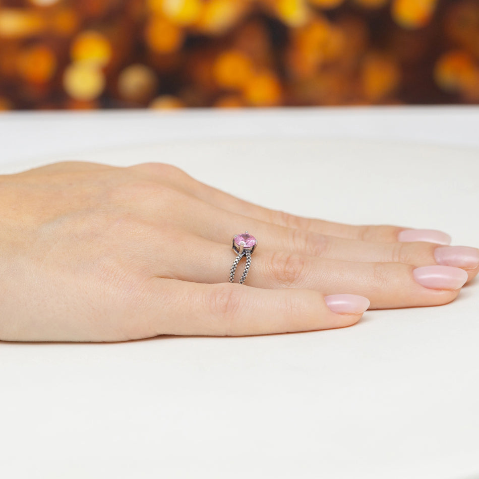 Stříbrný prsten se zirkony