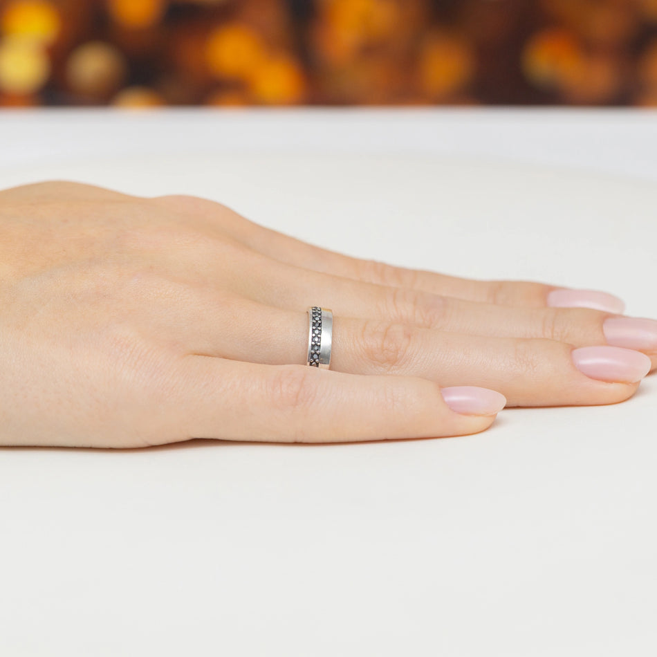 Stříbrný prsten se zirkony