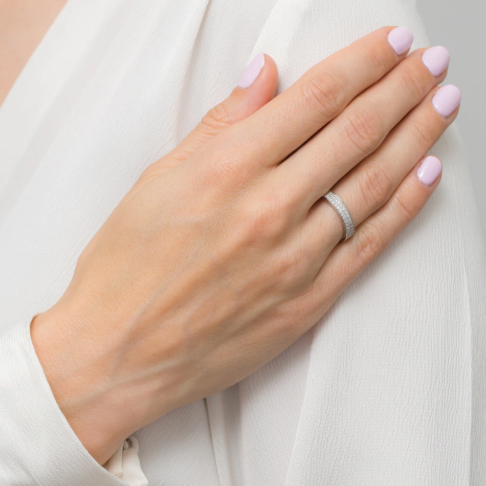 Stříbrný prsten se zirkony