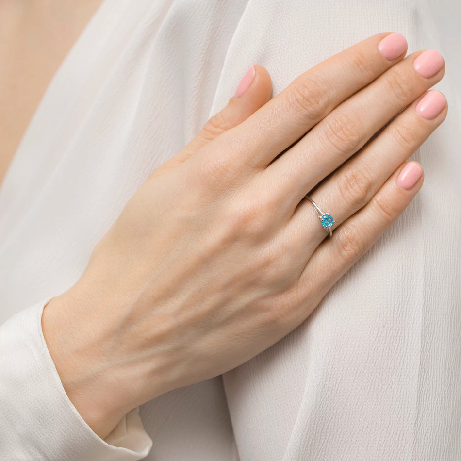 Stříbrný prsten se zirkony