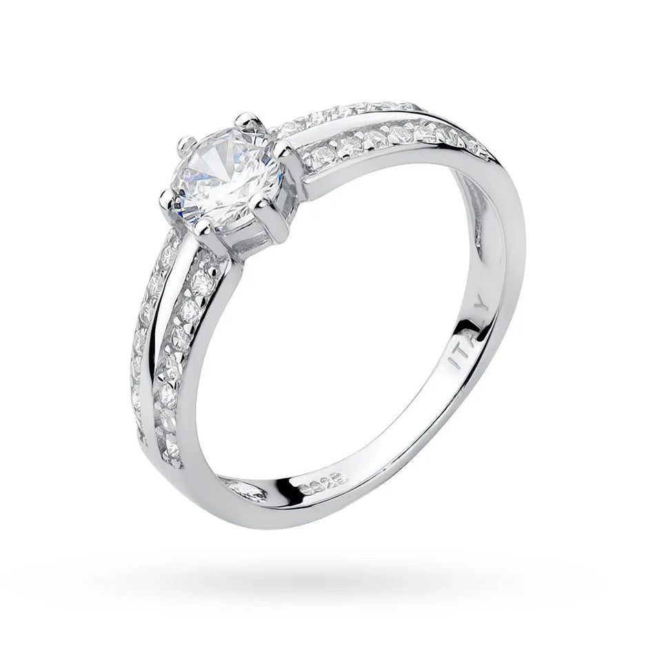 Stříbrný prsten se zirkony