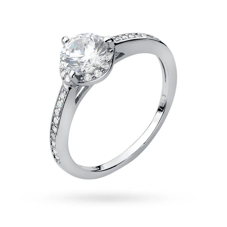 Stříbrný prsten se zirkony