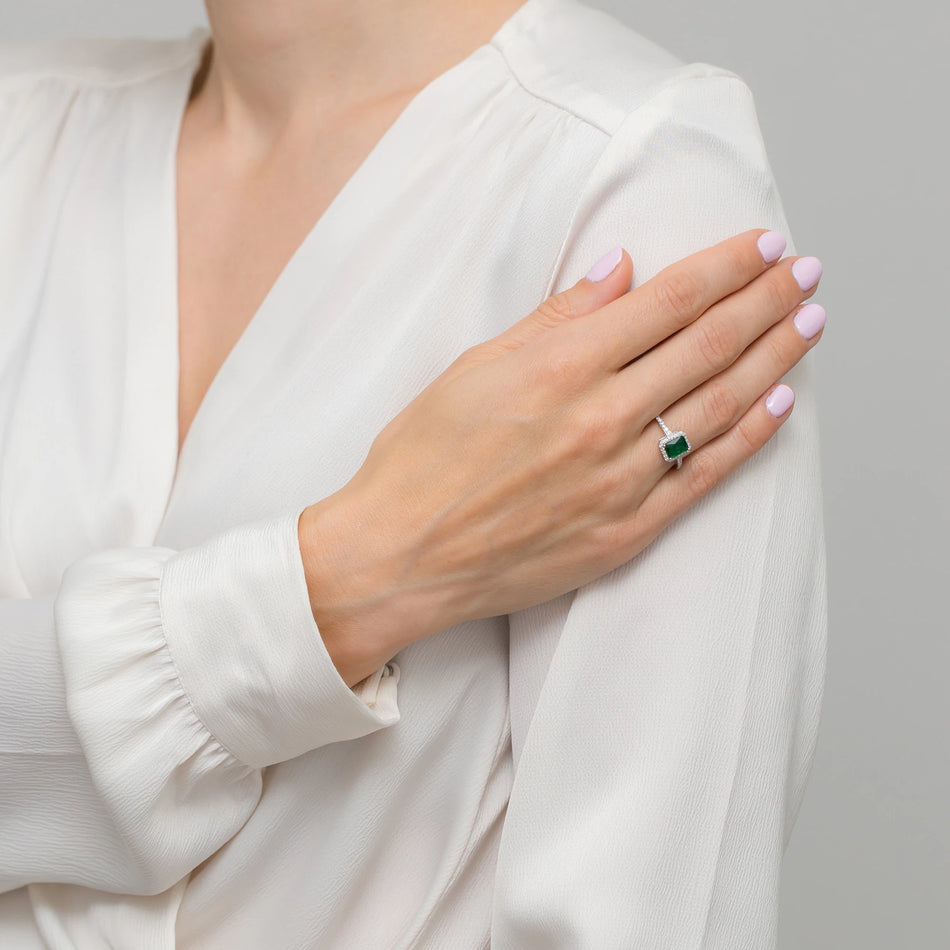 Stříbrný prsten se zirkony