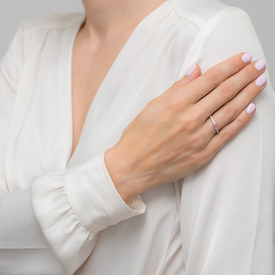 Stříbrný prsten se zirkony