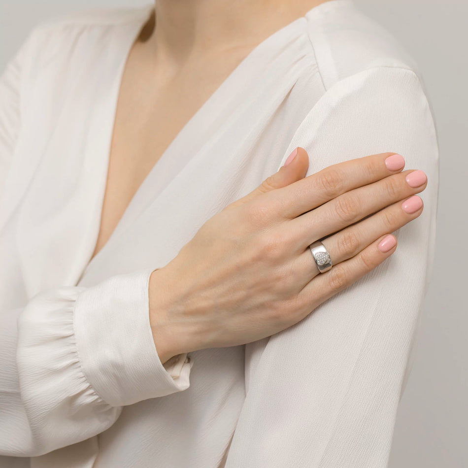 Stříbrný prsten se zirkony