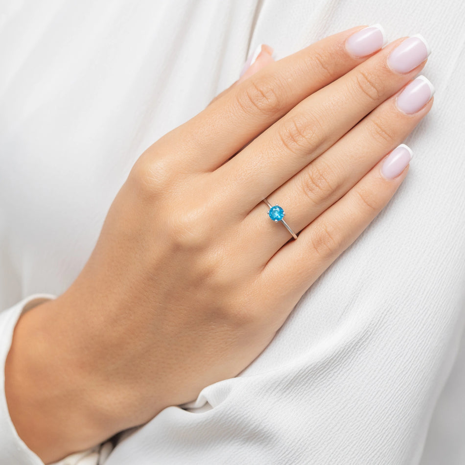 Stříbrný prsten se zirkony