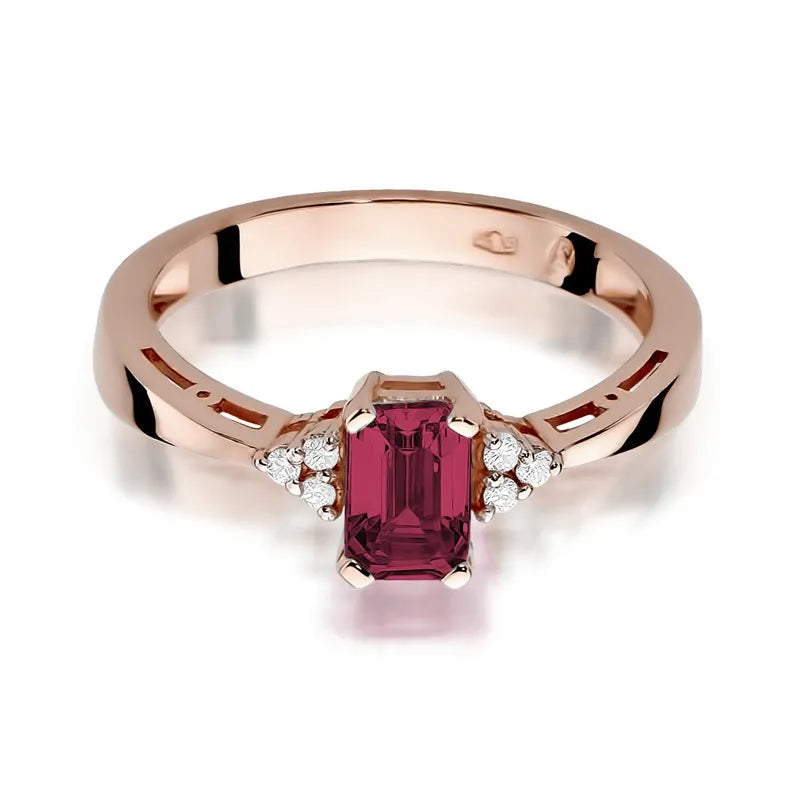 Gold Ring with 0.80ct Ruby and Diamonds