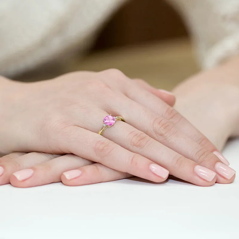 Zlatý prsteň s ružovým topásom 1,10 ct a diamantmi