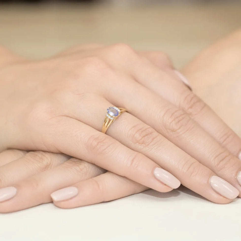 Zlatý prsteň s 0,40 ct tanzanitom a diamantmi