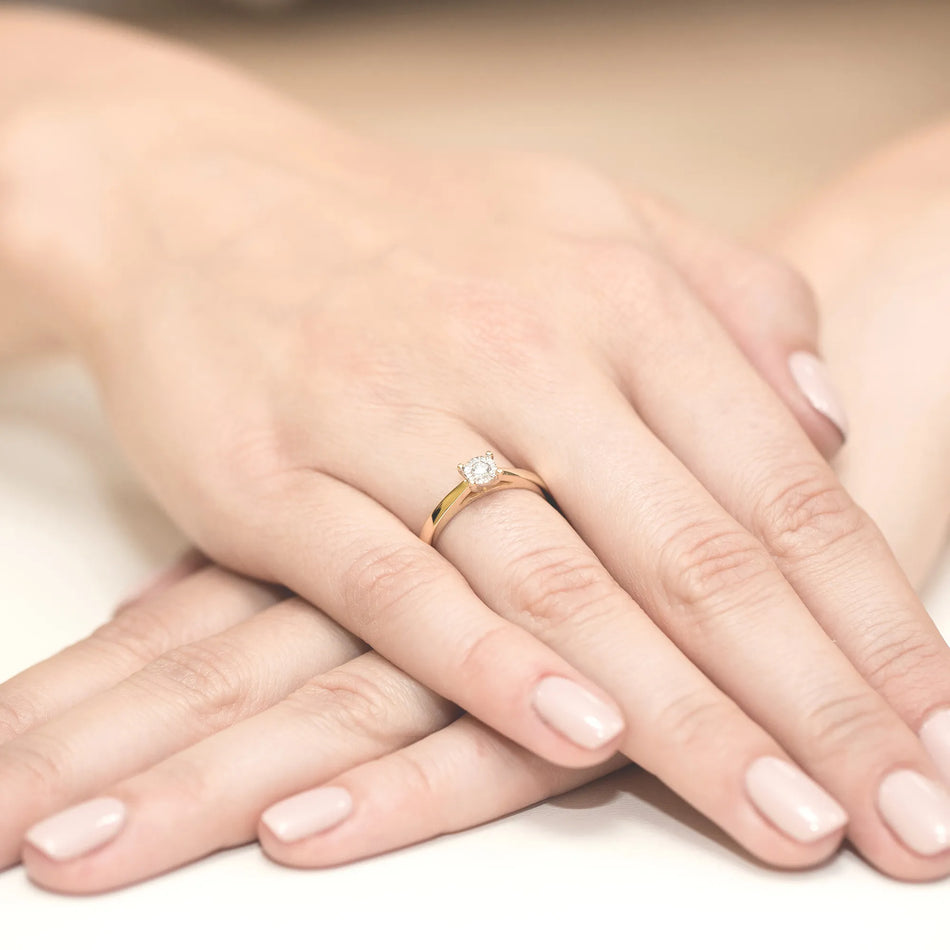 Zlatý prsten s diamantem 0,08 ct