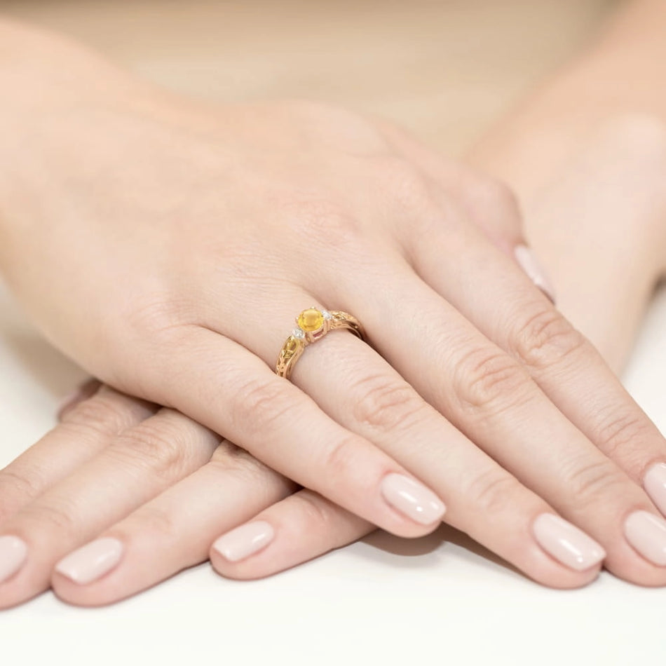 Zlatý prsten s 0,50ct citrínem a 0,02ct diamanty